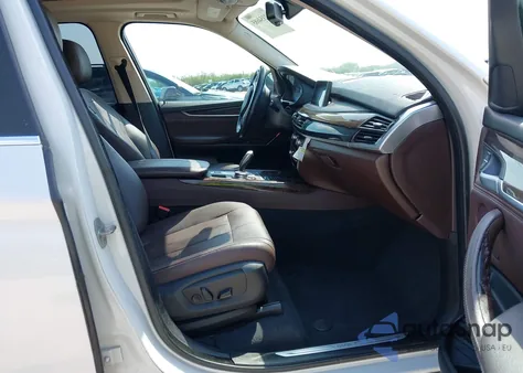 2015 BMW X5 xDrive35I z USA, uszkodzony, nr VIN 5UXKR0C58F0K60644